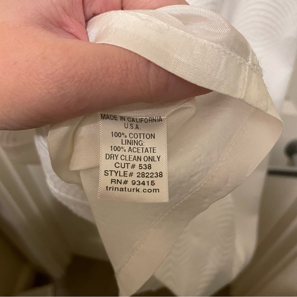 Trina Turk White Textured Scoop Neck Dress with Pockets and Empire Waist size 0 - Picture 8 of 8